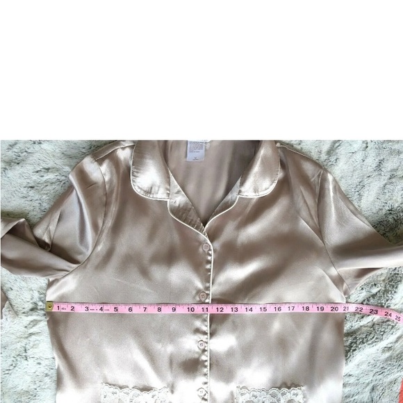Gilligan & Omalley Womens Pajama Top Sand color Satin Sleepwear Lace acc… - Picture 7 of 7